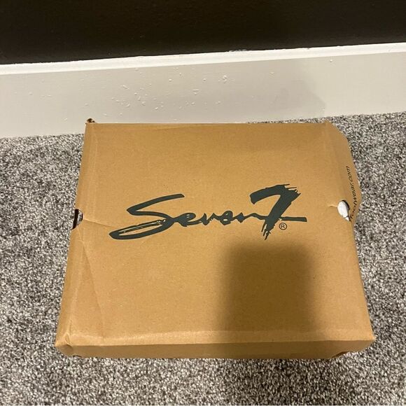 SEVEN7 Women's Flatiron Lug Sole Boots - Picture 4 of 13